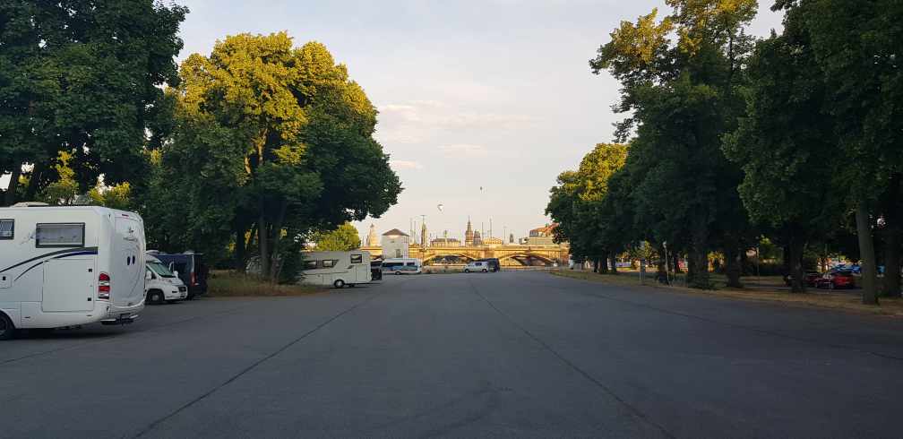 Wohnmobilstellplatz an der Elbe