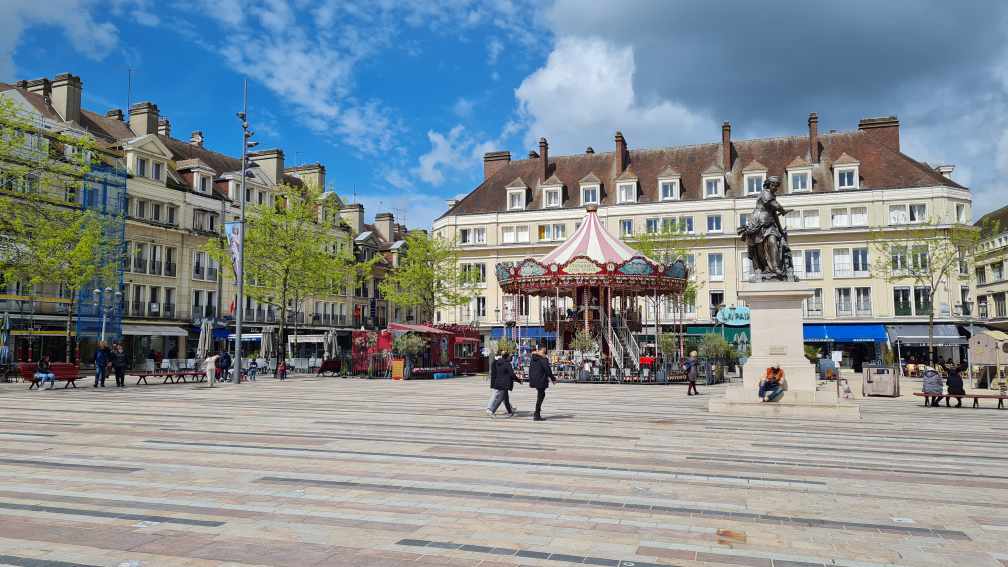 Jeanne Hachette Statue Platz