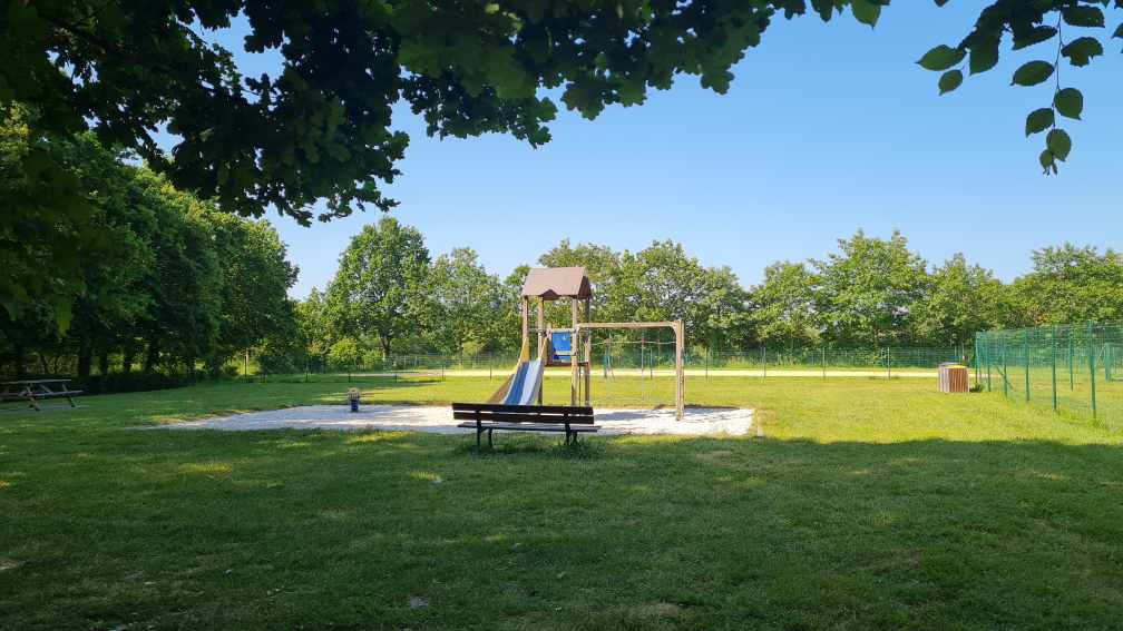 Spielplatz See Betineuc
