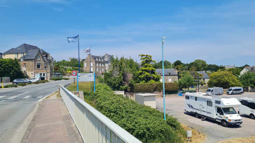 Zufahrt Wohnmobilstellplatz Le Guildo
