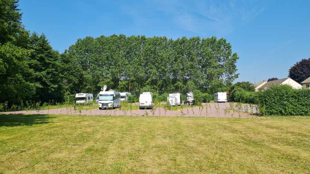 Stellplatz Parkplatz Songeons