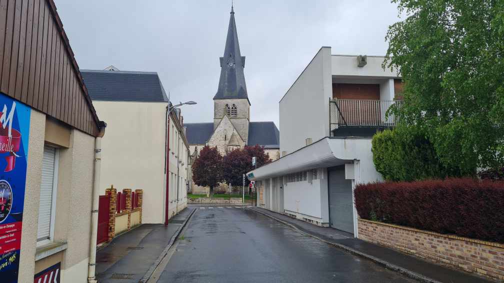 Zufahrt Stellplatz Suippes