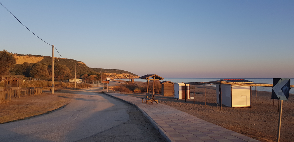 Zufahrtsstraße Wohnmobilstellplatz Petrota Beach