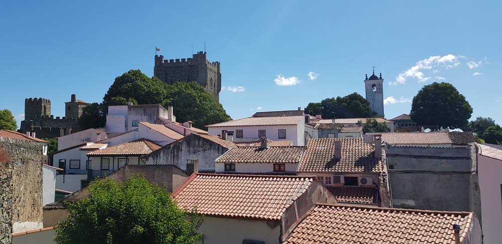 Blick zum Castelo de Braganca