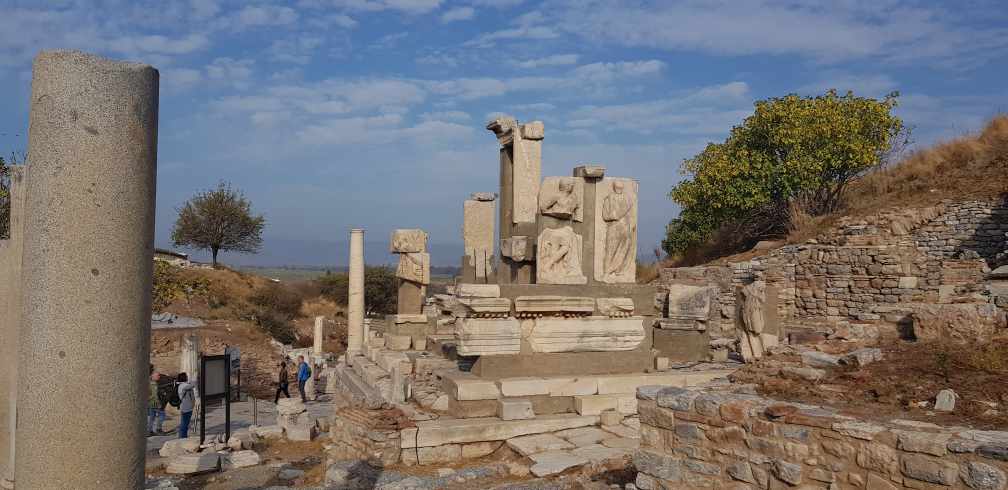 archäologische Stätte mit den Ruinen römischer und griechischer Tempel