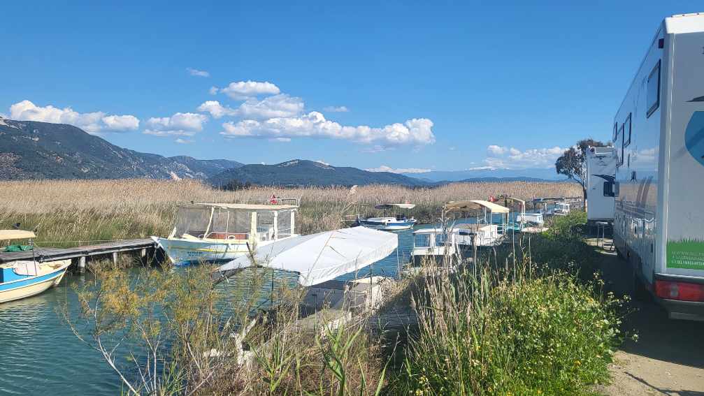 Fluss Hafenbereich Boote