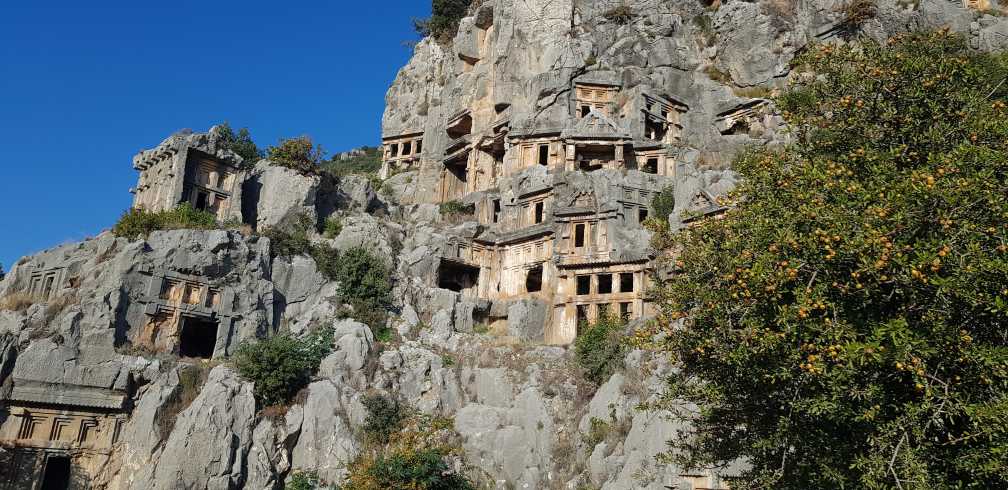 Grabkammern im Felsen Myra