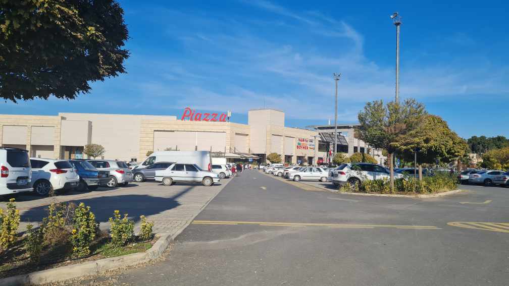 Piazza Parkplatz Einkaufcenter Urfa